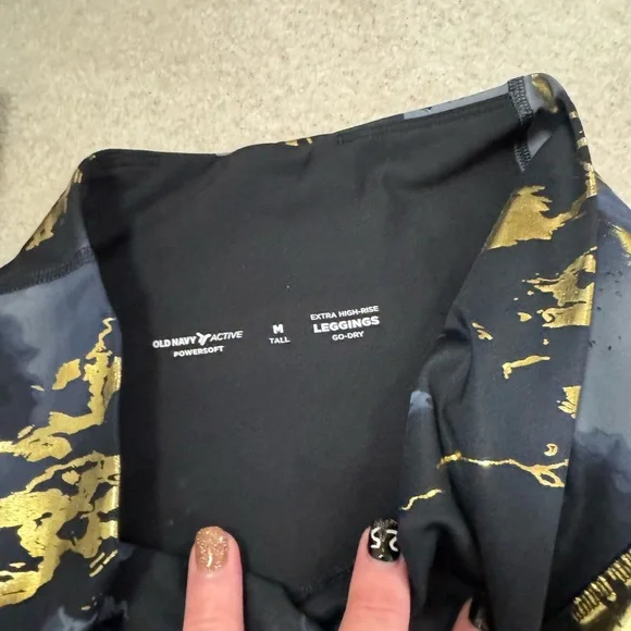Extra high rise active old navy active leggingsgs.  Never worn NWOT. - Picture 2 of 3